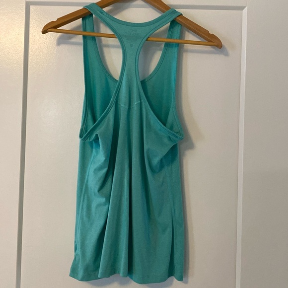 Nike Racerback Tank Size Medium - Picture 2 of 2